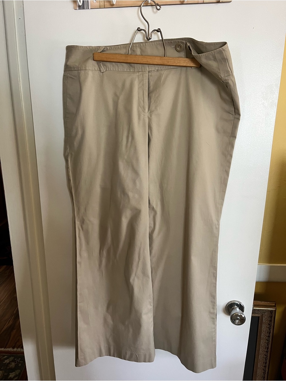 Ann Taylor women’s Beige Khaki Flat-Front Chinos